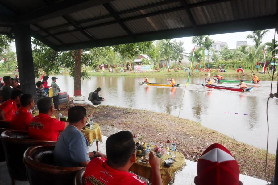Kodim 0314/Inhil Gelar Lomba Dayung Sampan Meriahkan HUT TNI ke 78