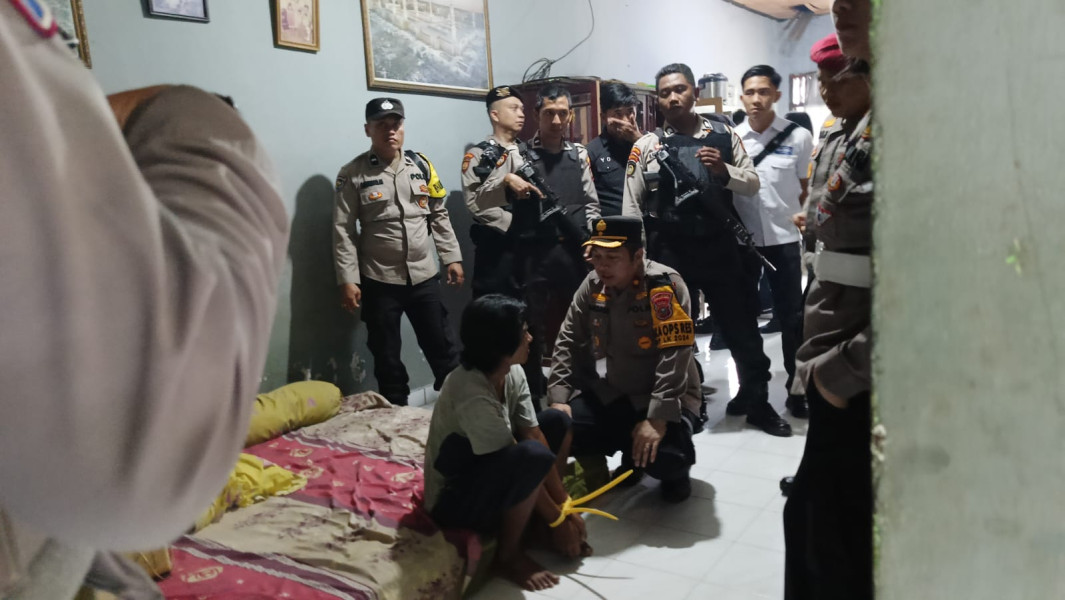 Polisi Grebek Kampung 'Teleng' Air Molek Inhu, Puluhan Warga Dites Urine