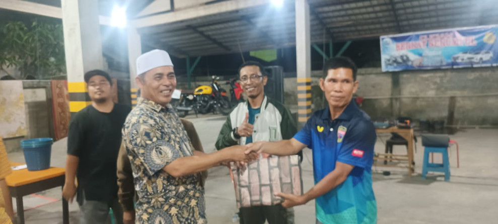 Rayakan HUT RI ke 79, Haji Herman Serahkan Hadiah Berbagai Perlombaan di Jalan Trimas