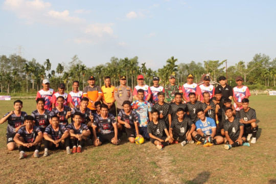 Buka Turnamen Sepak Bola Mumpa Cup 2024, Pj Bupati Inhil Herman Harapkan Kesebelasan Jaga Sportivitas
