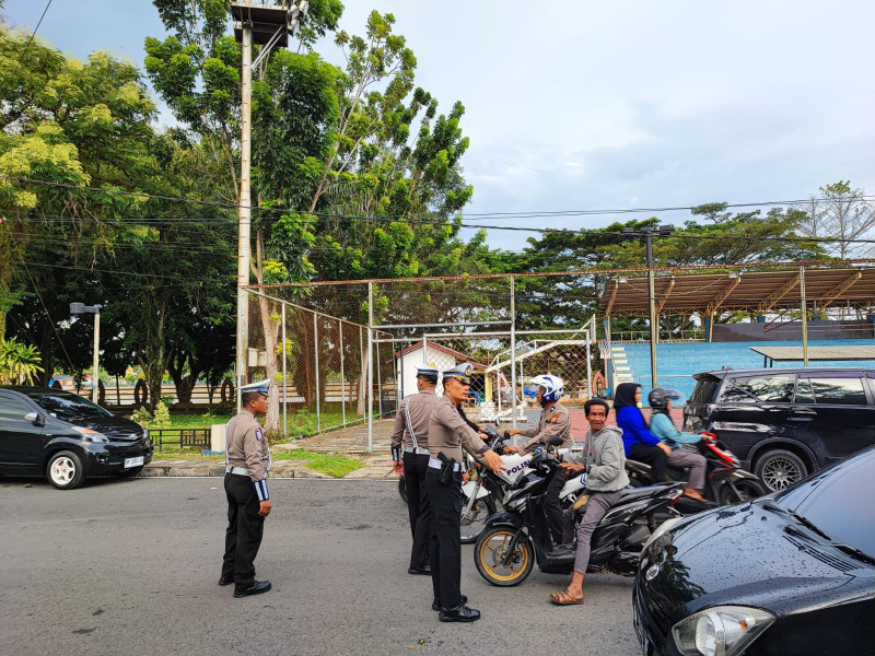 Tak Kenakan Helm, Satlantas Tindak Tegas Pengendara Lewat Mako Polres Inhu