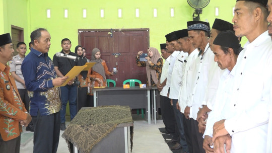 Pj. Bupati Inhil Herman Lantik Forum RT RW Se-Kecamatan Tembilahan Hulu