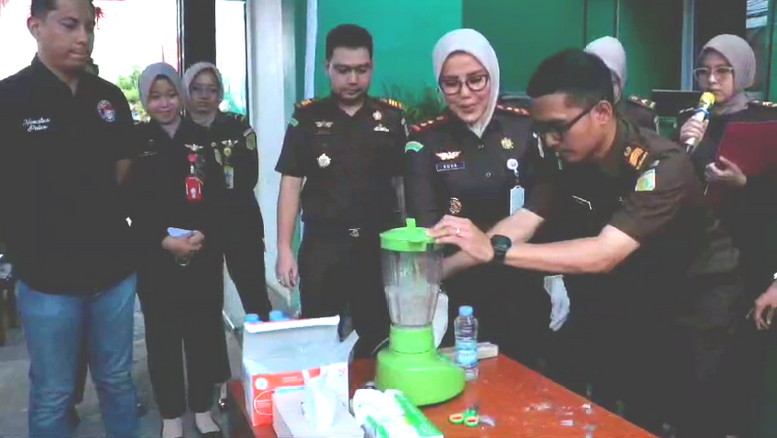 Kejari Inhil Musnahkan Barang Bukti 39,89 Gram Sabu dan Bong