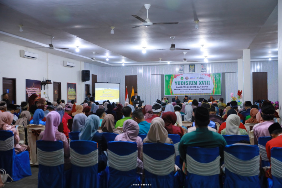 Tahniah, Ratusan Mahasiswa Akuntansi dan Manajemen Ikuti Yudisium XVII FEB UNISI