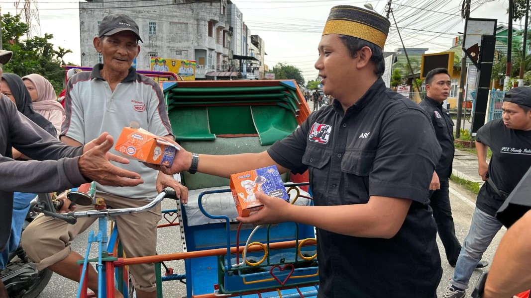 Tebar Kebaikan di Bulan Ramadan, Supermoto Indonesia Inhil Chapter Berbagi takjil