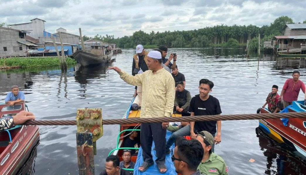 Cik Wan Ajak Haji Herman Lihat Kondisi Jembatan Gantung Desa Simpang Gaung