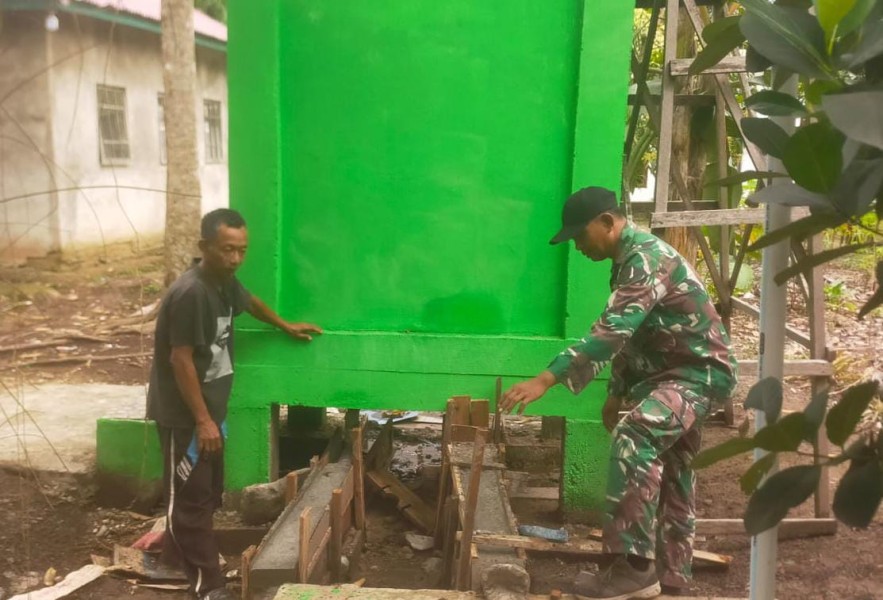 TMMD ke-123, Personel Kodim 0314/Inhil Laksanakan Pembersihan Sisa Material Pembangunan MCK