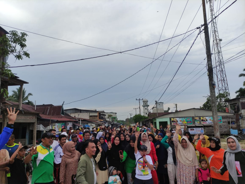 Ketua Tim Pemenangan Haji Herman-Yuliantini Gelar Jalan Sehat Inhil Hebat Bersama Warga