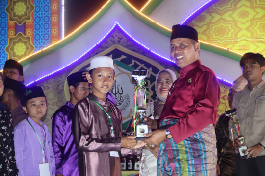 Pj Bupati Inhil H.Herman Hadiri Penutupan STQ Ke-2 Tingkat Kecamatan Teluk Belengkong Tahun 2024