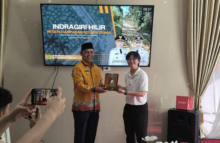 Bupati Inhil Jamu Sarapan Pagi Bersama Tim Hilirisasi Kelapa Bappenas dan Investor