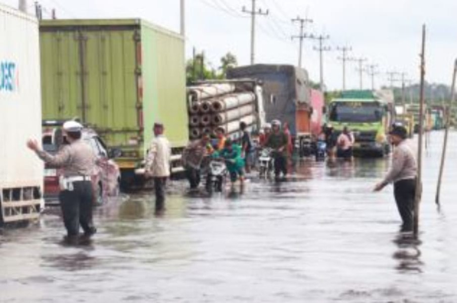 Antrean Kendaraan Mengular, Sistem Buka Tutup Masih Berlaku di Jalintim KM 83