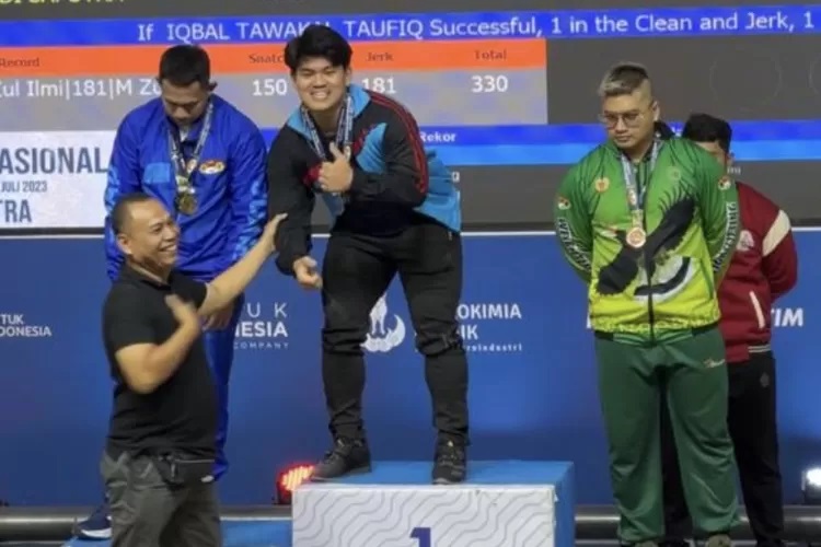 Lifter Riau Raih 1 Medali Emas dan 2 Perak di Kejurnas Angkat Besi