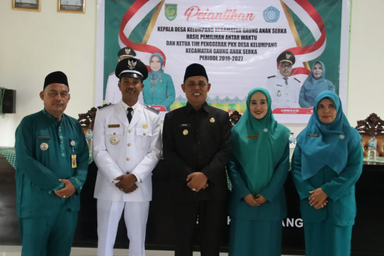 Pj Bupati Inhil Herman Lantik PAW Kepala Desa Kelumpang Dan Ketua Tim Penggerak PKK Desa Periode 2019-2027