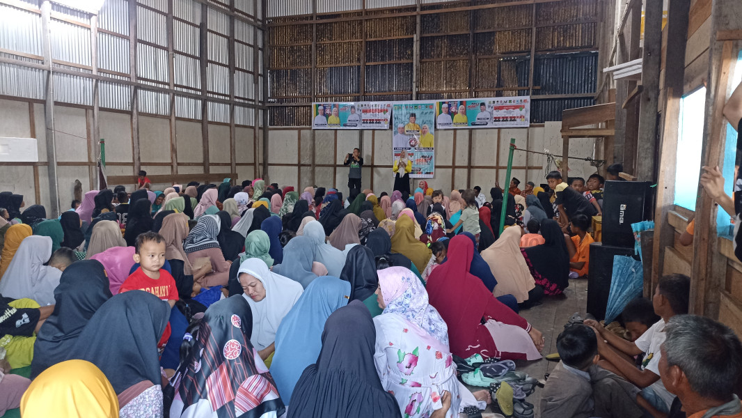 Membludak Warga Penuhi Gedung Hadiri Kampanye Dialogis Yuliantini di Concong