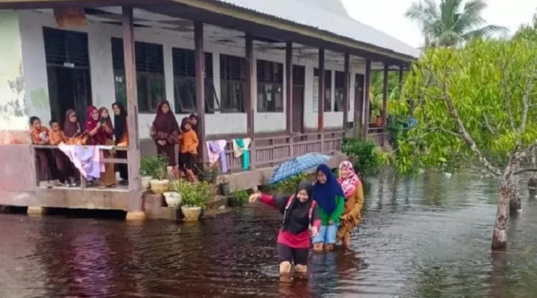 24 Sekolah di Pelalawan Terpaksa Libur Akibat Banjir Melanda