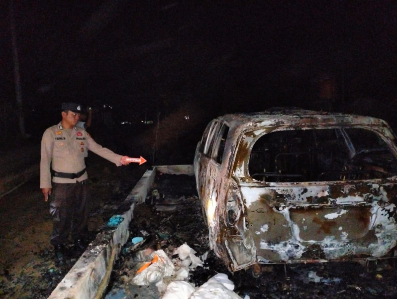 Rumah dan Mobil di Rohul Ludes Terbakar