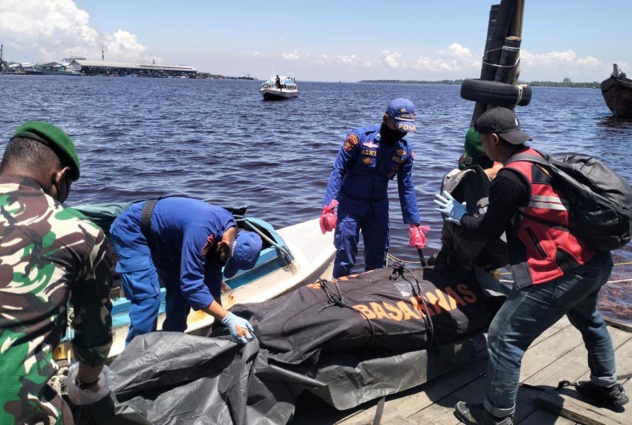 Nelayan Temukan Mayat Membusuk di Pesisir Pantai Desa Kuala Selat
