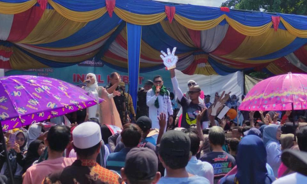 Ribuan Masyarakat Bersholawat Bersama Cawabup Inhil Yuliantini di Pulau Kijang