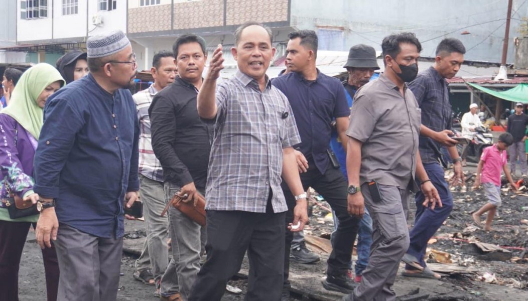 Empati Sang Pemimpin di Tengah Trauma Ratusan Pedagang Pasar Terapung