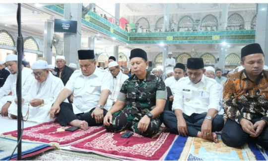 Kunker Ke Inhil, Pj Gubernur Riau Sholat Jum’at Di Masjid Al-Huda Tembilahan
