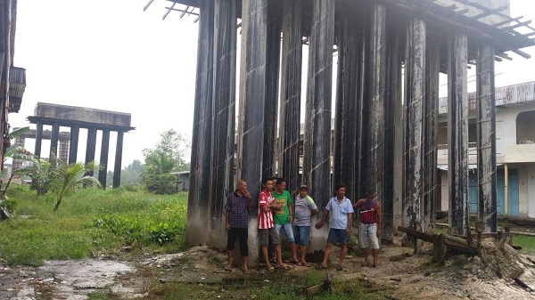 Terduga Pelaku Korupsi Pembangunan Jembatan Enok Diserahkan ke Kejati Riau
