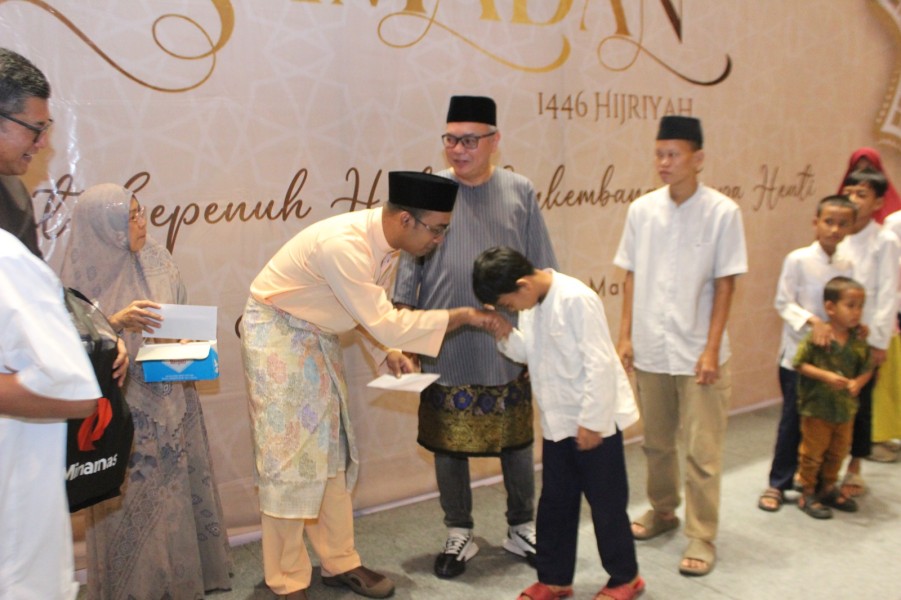 Ketua PWI Riau Apresiasi Minamas Plantation Bukbar dengan Anak Yatim