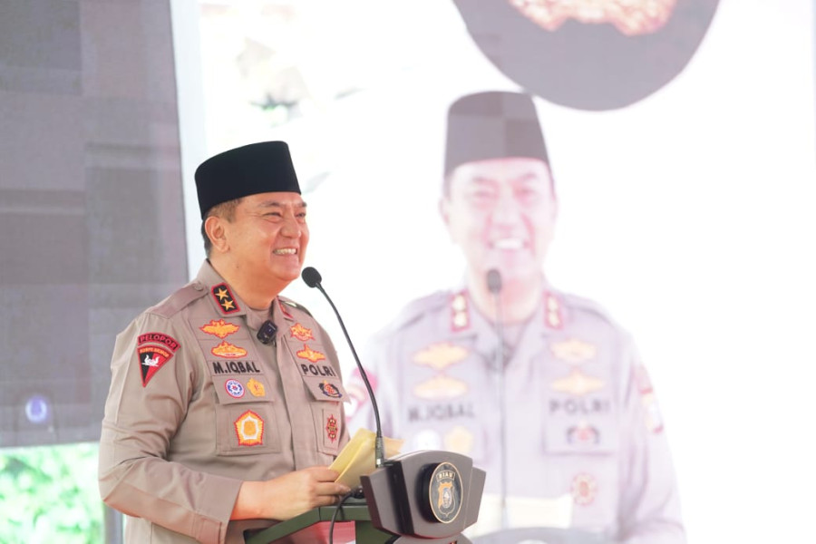 Polda Riau Serahkan 2.250 Paket Bantuan Sosial kepada Mahasiswa