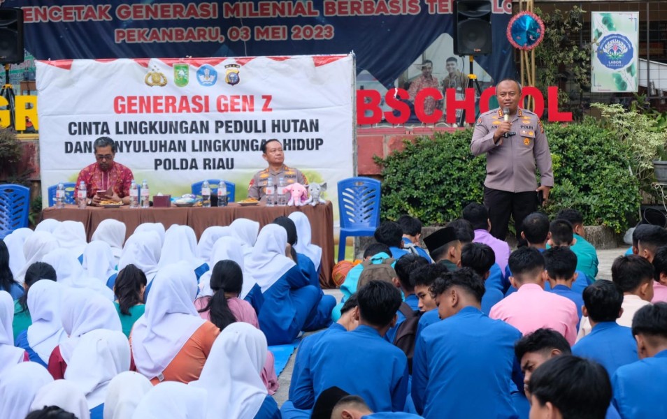 Kepedulian Lingkungan, Polda Riau Gencarkan Green Policing di SMK Labor Pekanbaru