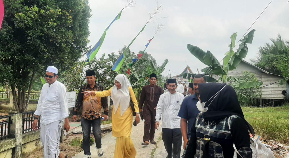 Bacalon Bupati Inhil Hadiri Maulid Nabi Sekaligus Jadi Juri Lomba Merangkai Bunga