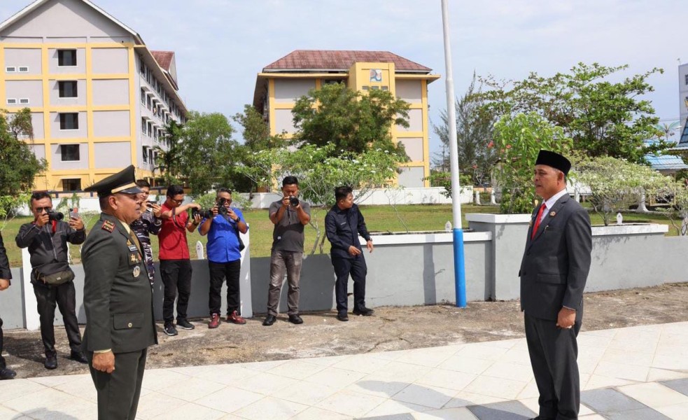 Hari Pahlawan 2025, Bupati Inhil Pimpin Upacara Ziarah Nasional di TMP Yudha Bhakti