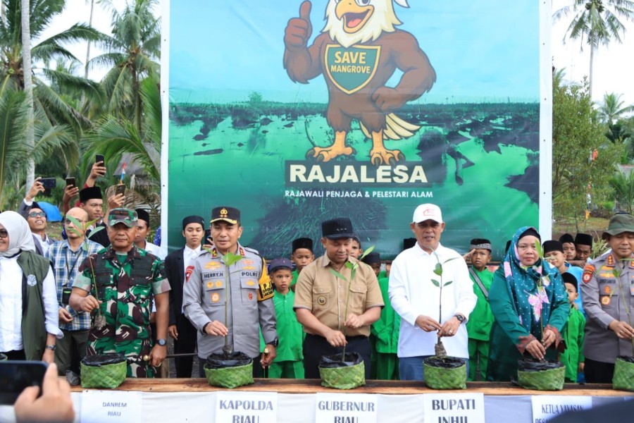 Bupati Inhil Bersama Gubri Hadiri Peringatan Hari Mangrove Sedunia 2025 di Desa Belaras Barat