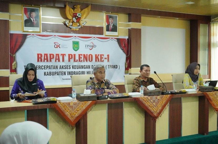 Asisten Dua Setda Inhil Junaidi Pimpin Rapat Pleno TPKAD Kabupaten Inhil 2025