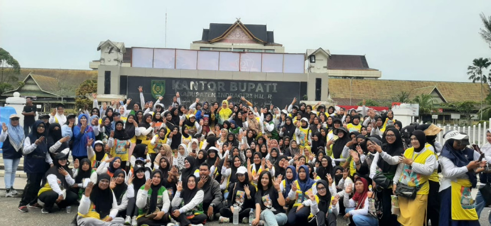 Ratusan Mak-Mak Ikut Senam Sehat Bersama Paslon Nomor 4 Herman-Yuliantini di Tembilahan