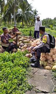 Bhabinkamtibmas Polsek Kuala Indragiri Sambangi Warga Hingga Daerah Terpencil