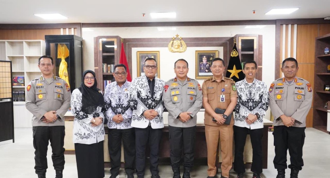 PGRI Riau dan Polda Riau Jalin Sinergi untuk Perlindungan Hukum Guru dan Program Green Policing