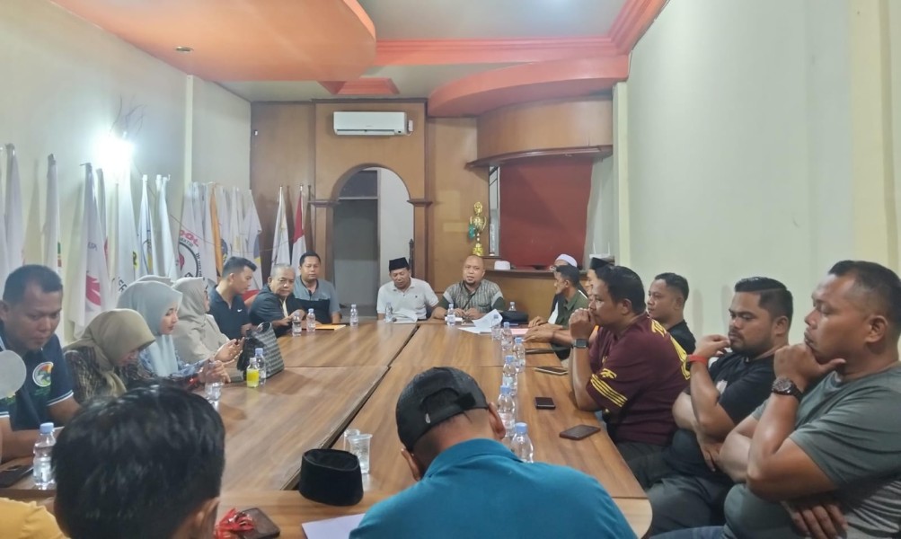 Zainuddin Acang Pimpin Rapat Perdana Pengurus Baru KONI Inhil