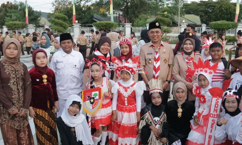 Upacara Gelar Senja, Bupati Inhil: Anggota Pramuka Harus Berkarya dengan Kreatif