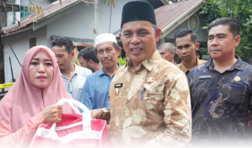 Bupati Inhil Serahkan Bantuan untuk Korban Kebakaran di Lorong Waspada
